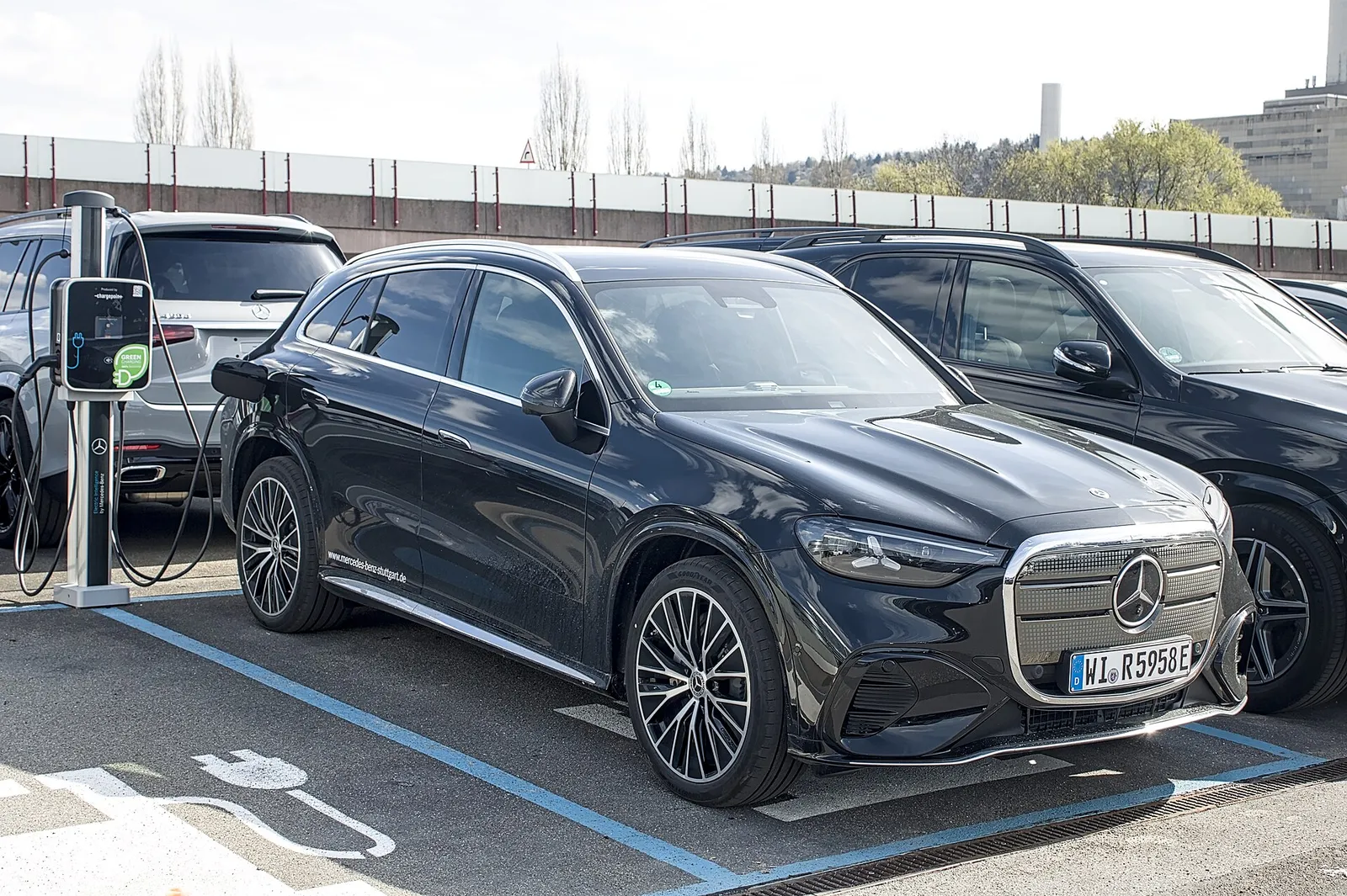 เผยผลทดสอบและภาพภายใน Mercedes-Benz GLC400 Electric 2027 จาก Car and Driver รูปที่ 5