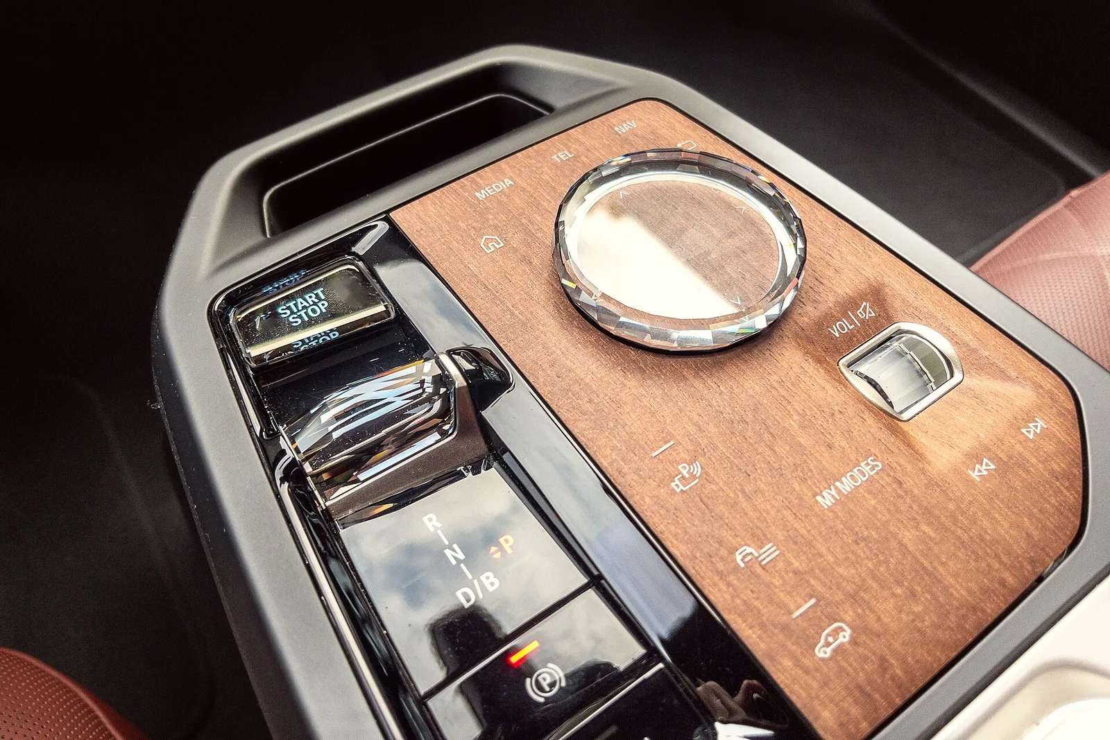 BMW iX4 ใหม่ ดีไซน์ SUV คูเป้ไฟฟ้า ใช้สถาปัตยกรรม Neue Klasse มี 3 รุ่นย่อย รูปที่ 2