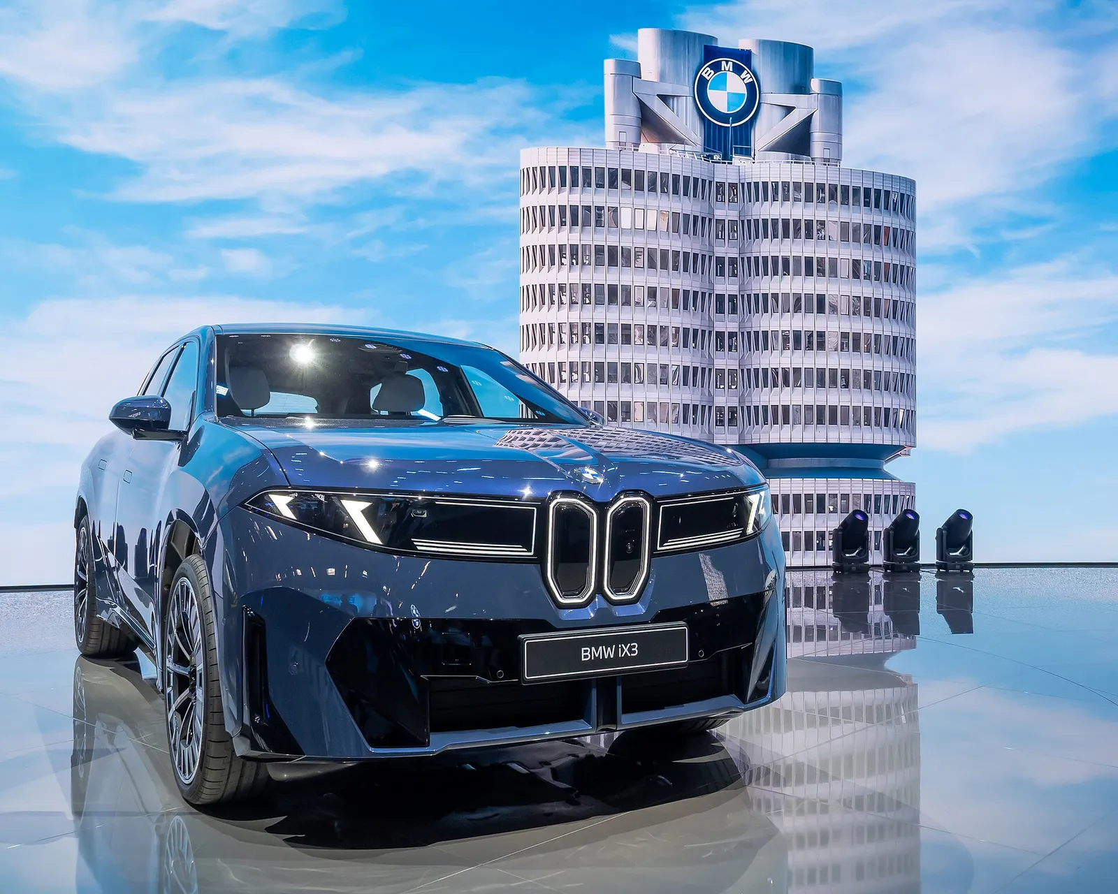 BMW iX3 M60 xDrive รุ่นแรงที่สุดของ iX3 กำลังสูงสุด 612 แรงม้า รูปที่ 3