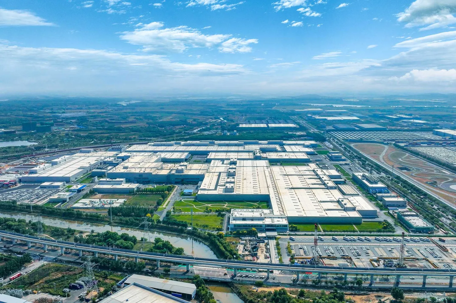BMW เริ่มผลิตแบตเตอรี่ Gen6 ที่เสิ่นหยาง รองรับรถ Neue Klasse ในจีน รูปที่ 1
