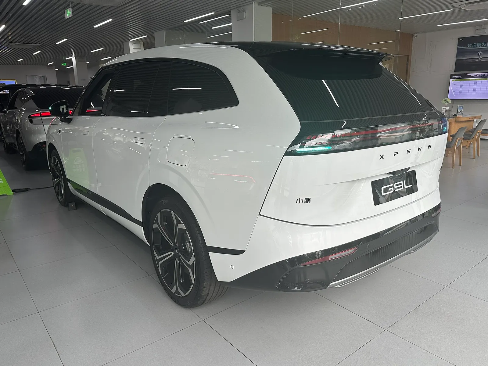 Xpeng G9L เปิดตัวในยุโรป ราคาเริ่มต้น 74,600 ยูโร พร้อมรุ่นไฟฟ้าและเครื่องยนต์ปั่นไฟ รูปที่ 2