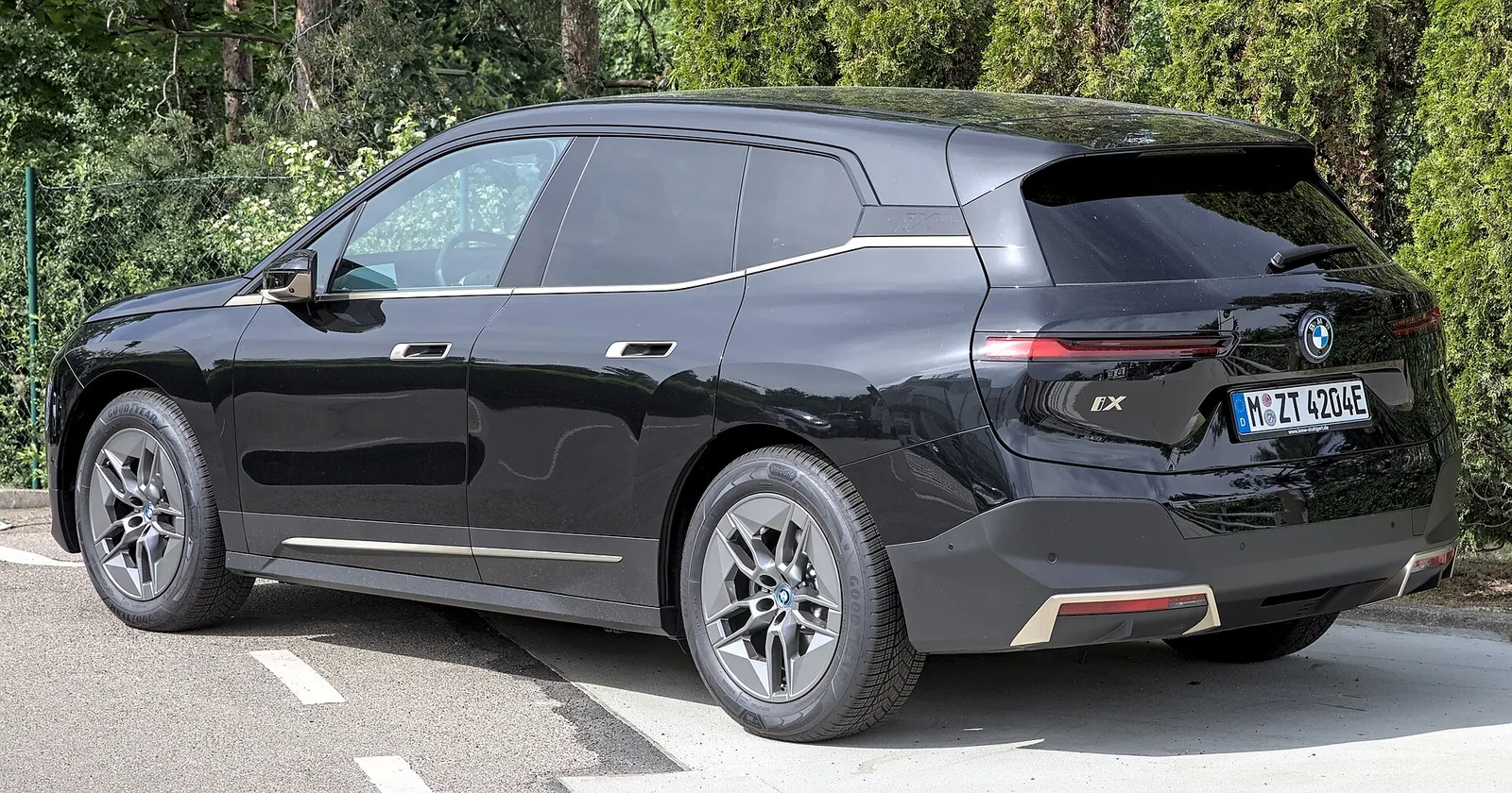 ราคาอย่างเป็นทางการ BMW iX eDrive50 รถยนต์ไฟฟ้า 5,999,000 บาท รูปที่ 2