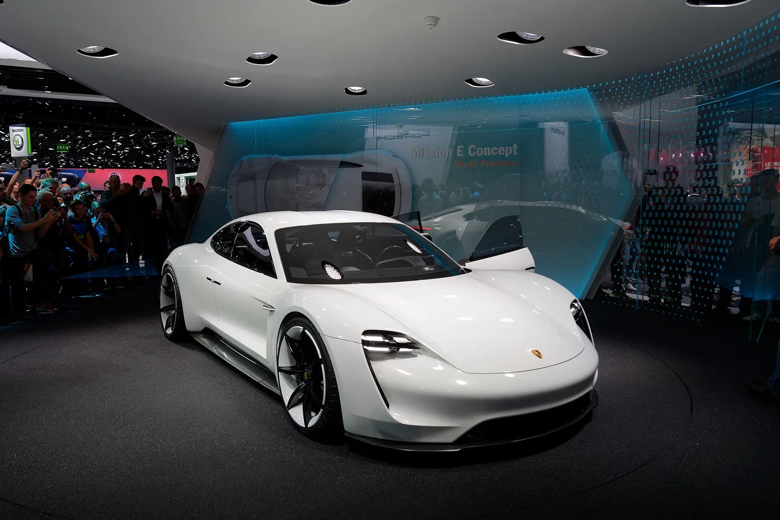 Porsche Mission S ต้นแบบซูเปอร์คาร์ใหม่ อาจมีเกียร์ธรรมดาและเตรียมต่อยอดสู่รุ่นผลิต รูปที่ 4