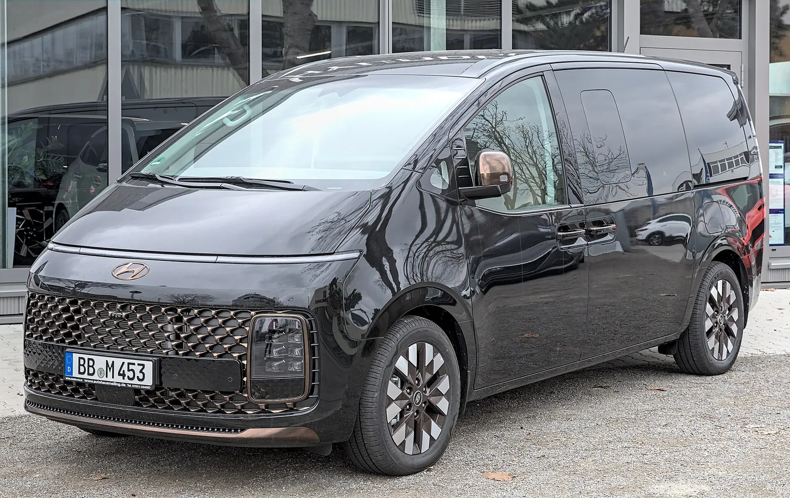 Hyundai STARIA Hybrid นำเข้าจากเกาหลี รีวิวรถตู้ 11 ที่นั่งฟูลไฮบริดคันแรกในไทย รูปที่ 2