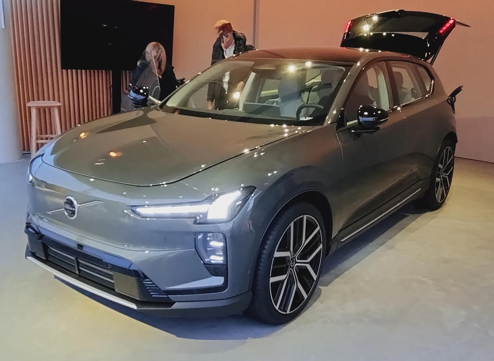 Volvo EX60 2027 ผลิตได้ต่ำกว่าเป้า ลูกค้าในสหรัฐต้องรอนานขึ้น รูปที่ 4