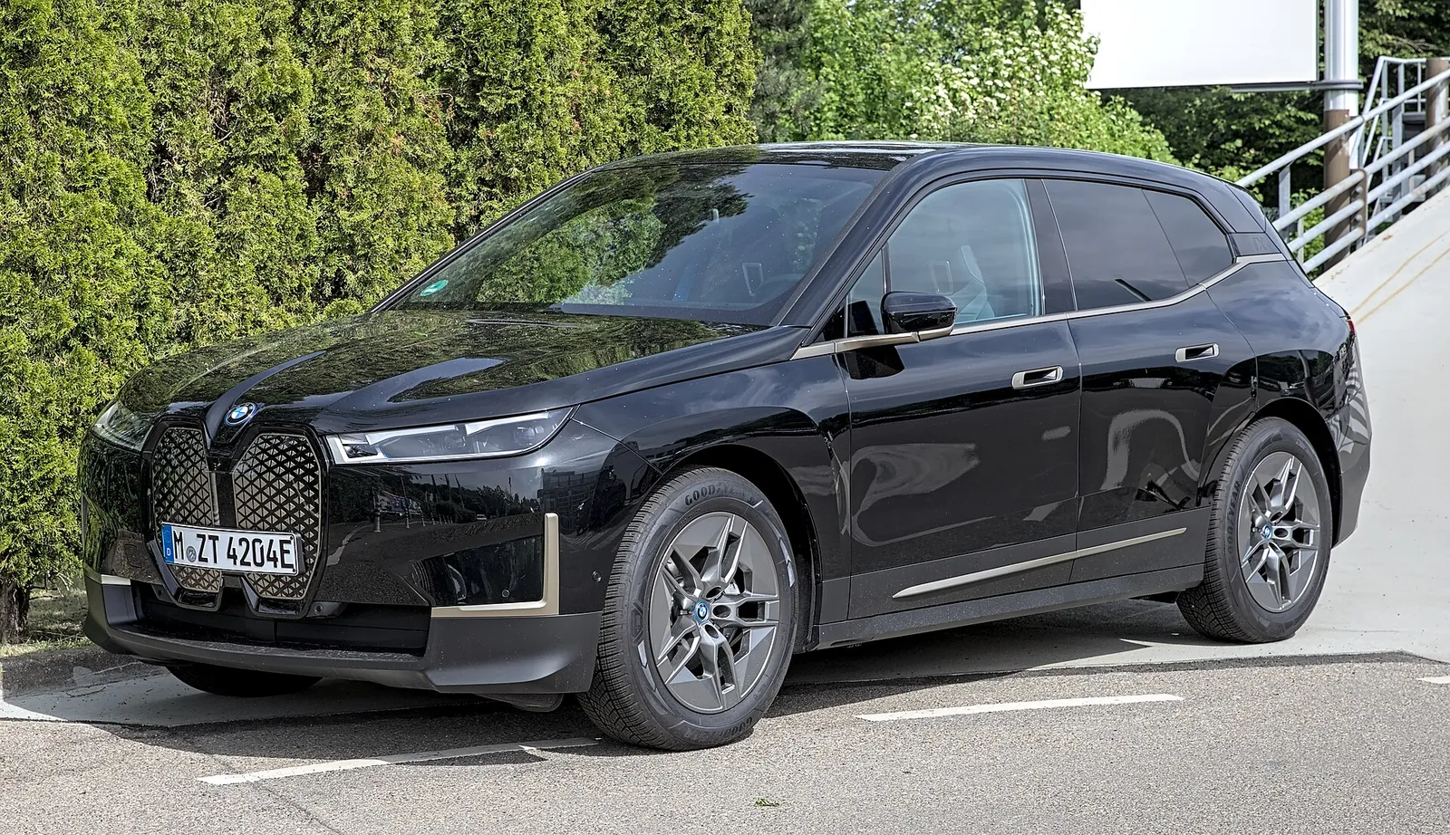ราคาอย่างเป็นทางการ BMW iX eDrive50 รถยนต์ไฟฟ้า 5,999,000 บาท รูปที่ 5