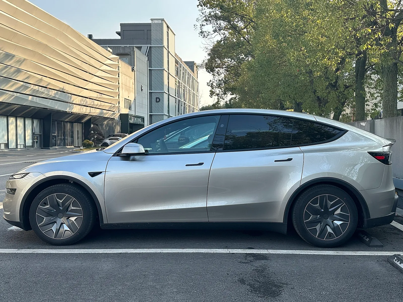Tesla เปิดจอง Roadster ในไทย ปรับ Model 3 และ Model Y L เพิ่มฟังก์ชัน รูปที่ 2