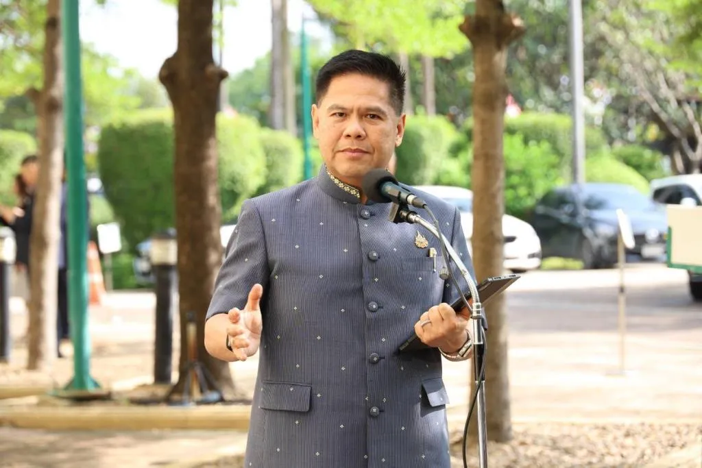วราวุธเสนอ ครม. ให้แบตเตอรี่ EV และมอเตอร์ไซค์ไฟฟ้าเป็นสินค้าควบคุม