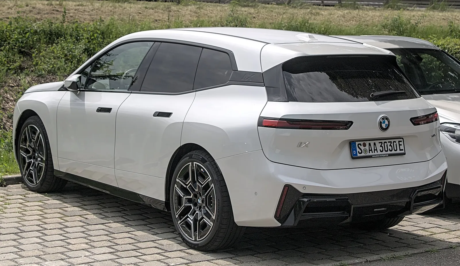 ราคาอย่างเป็นทางการ BMW iX eDrive50 รถยนต์ไฟฟ้า 5,999,000 บาท รูปที่ 4