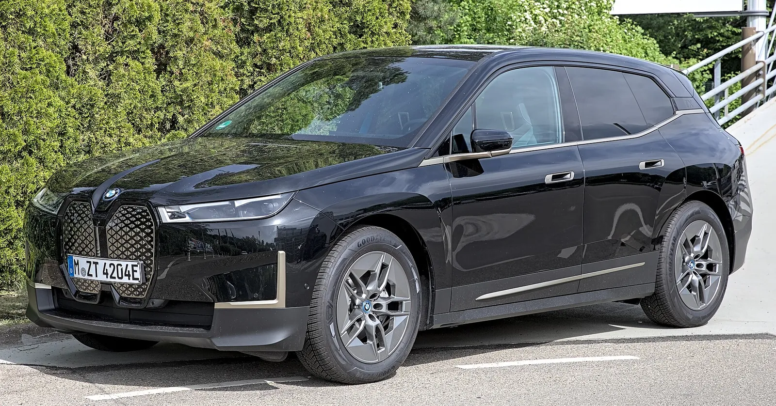ราคาอย่างเป็นทางการ BMW iX eDrive50 รถยนต์ไฟฟ้า 5,999,000 บาท รูปที่ 3
