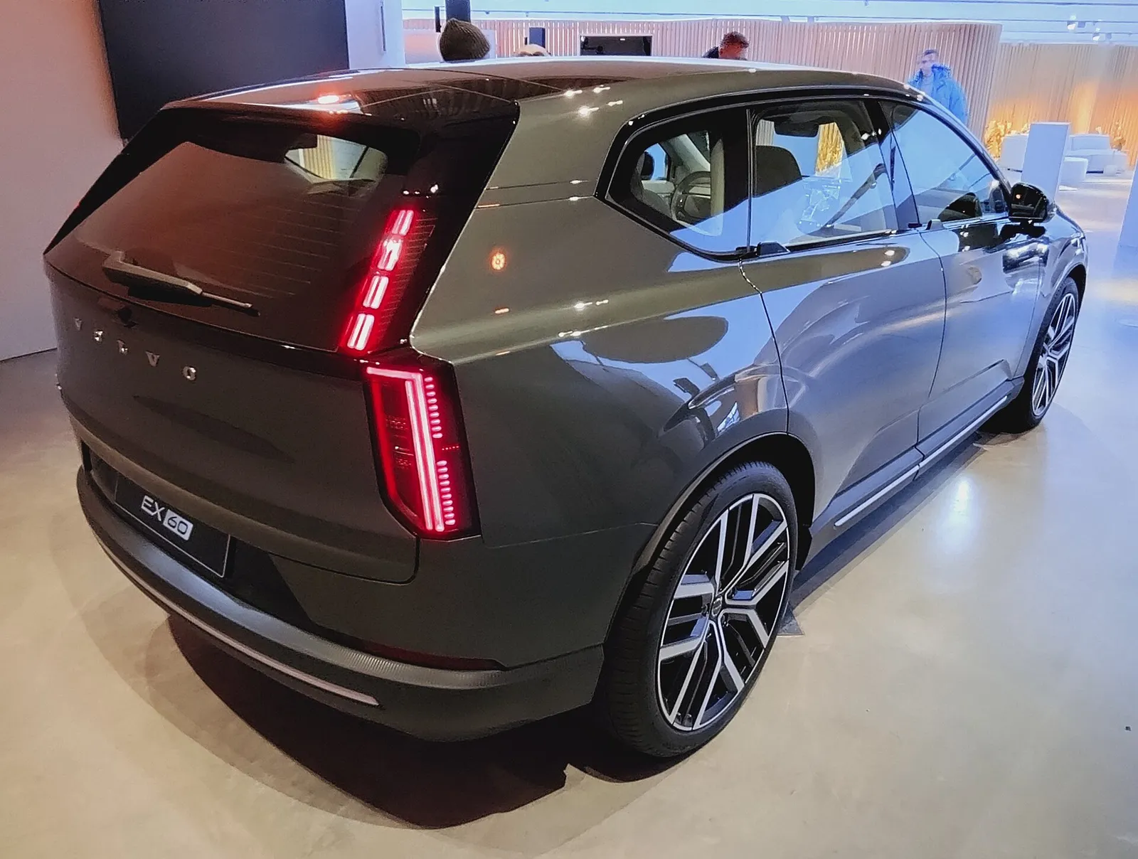 Volvo EX60 2027 ผลิตได้ต่ำกว่าเป้า ลูกค้าในสหรัฐต้องรอนานขึ้น รูปที่ 3