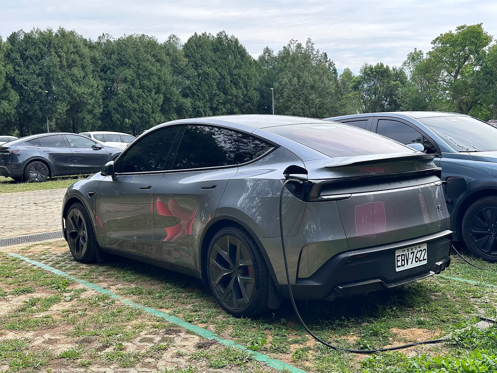 ลองขับ Tesla Model Y RWD รุ่นประหยัด ตัดออปชันเพื่อทำราคาให้ต่ำลง รูปที่ 5