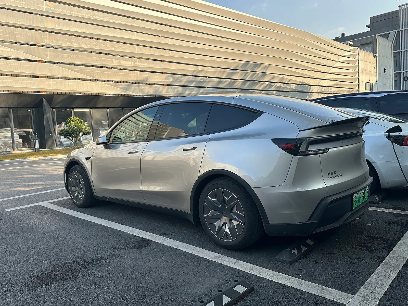 Tesla Model Y L 2027 เปิดตัวพร้อมผลทดสอบจาก Car and Driver รูปที่ 4