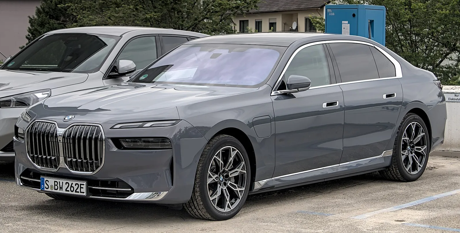 BMW ซีรีส์ 7 LCI 2027 ปรับโฉมใหญ่ เริ่ม 6.8 ล้านบาท พร้อมรุ่นไฟฟ้า i7 รูปที่ 3